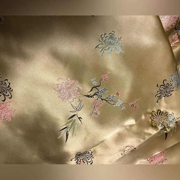 Elegant Gold Robe - Picture 10 of 16